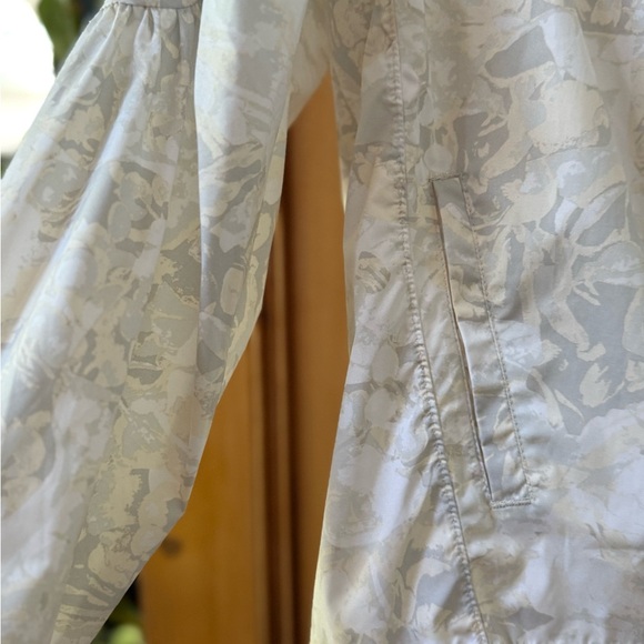 Zella Rec Room Floral Print Jacket In White Multi Elizabeth Floral - Picture 6 of 9